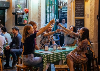 Kadeh kaldırmak lazım