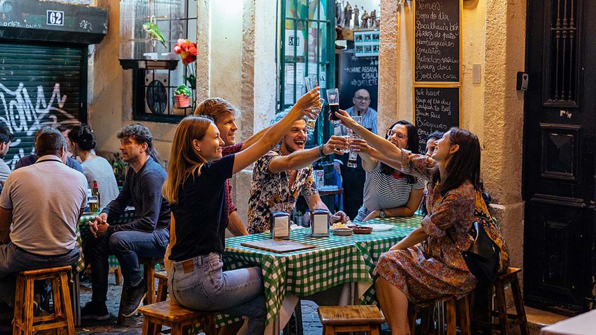 Kadeh kaldırmak lazım