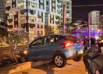 Kadıköy'de otomobil marmaray hattına girdi