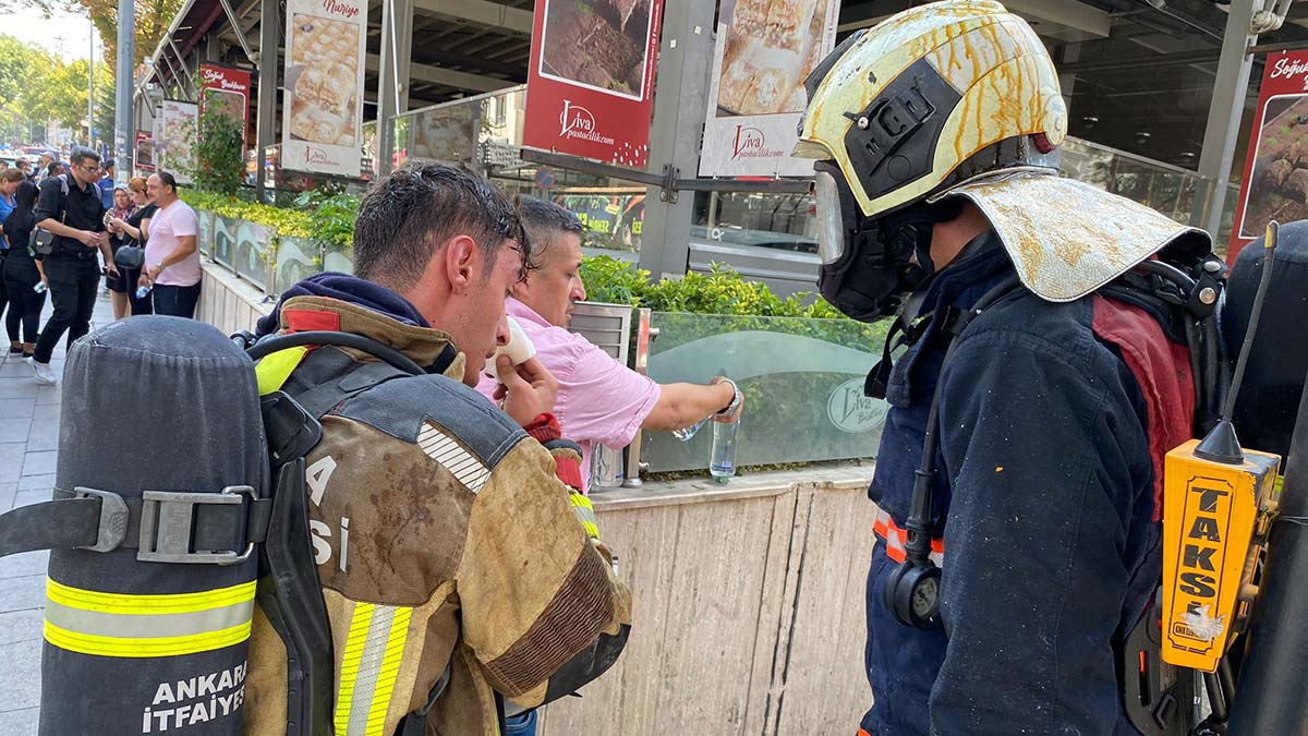 Kafe mutfağında yangın; 5 kişi dumandan etkilendi