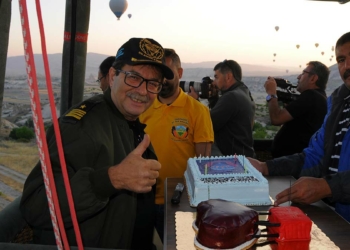Kapadokya'nın ilk balon pilotu 35'inci yılını kutladı