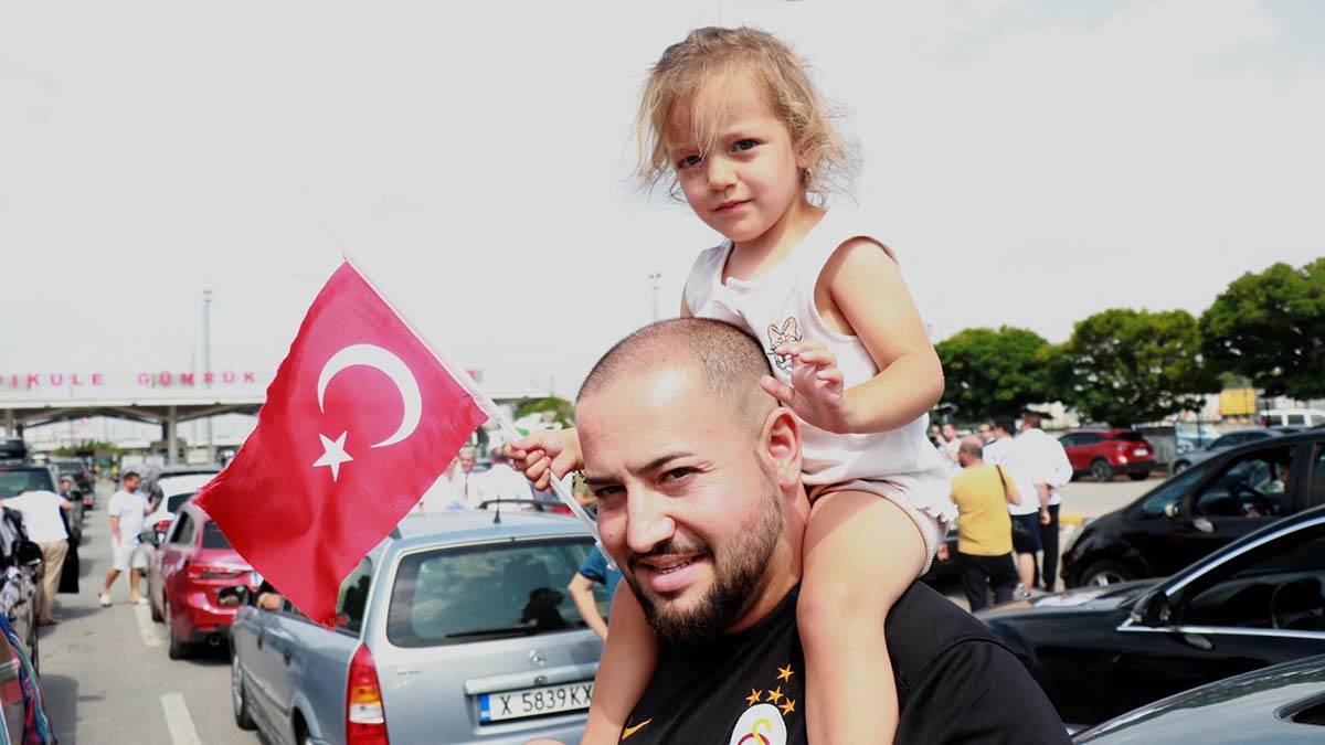 Kapıkule'de gurbetçilerin hüzünlü dönüşü