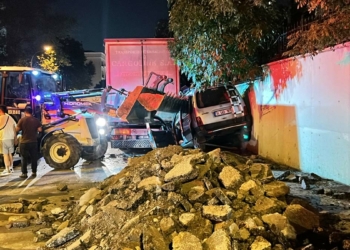 Kartal'da alkollü sürücü yayalara çarptı: 4 yaralı
