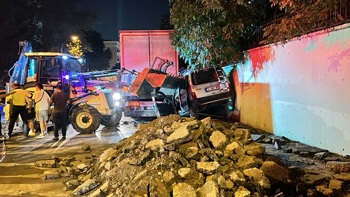 Kartal'da alkollü sürücü yayalara çarptı: 4 yaralı