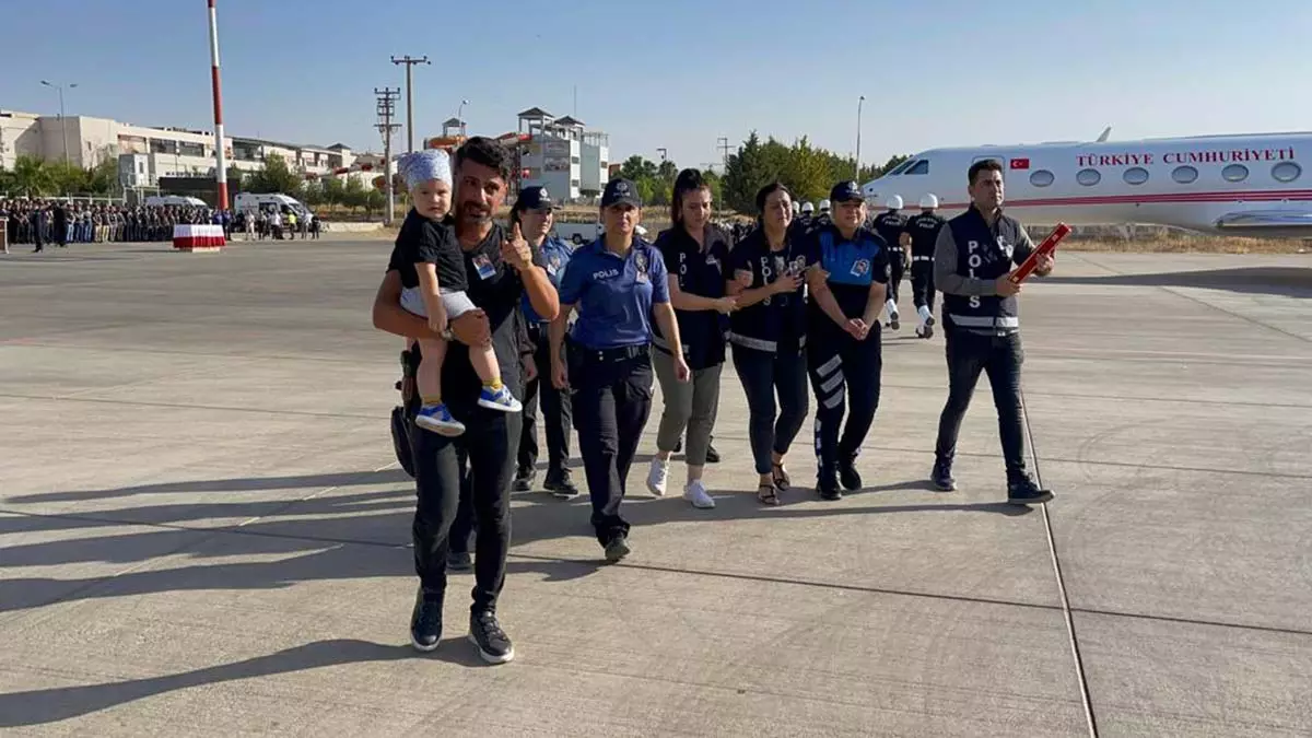 Kazada sehit olan polis memleketine ugurlandi 2 - öne çıkan - haberton