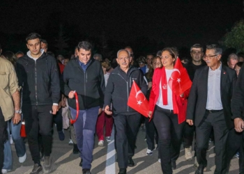 Kılıçdaroğlu ve Uysal, Kocatepe'ye yürüdü