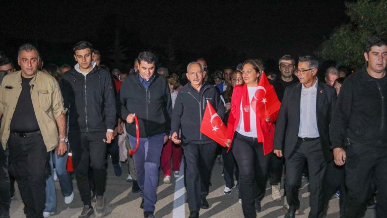 Kılıçdaroğlu ve Uysal, Kocatepe’ye yürüdü