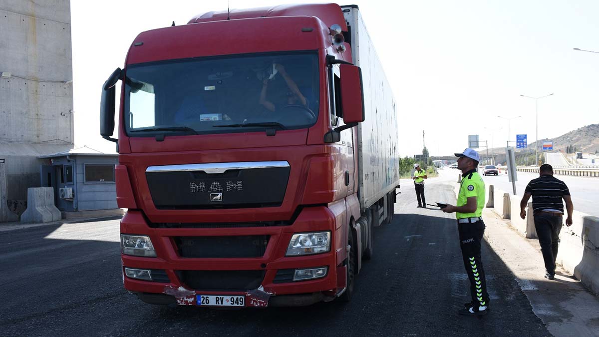 'Kilit kavşak'ta ağır tonajlı araç denetimi