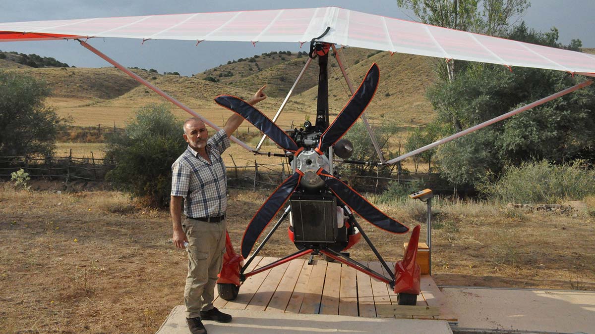 Köye mini havaalanı kurdu; Uçuş izni bekliyor