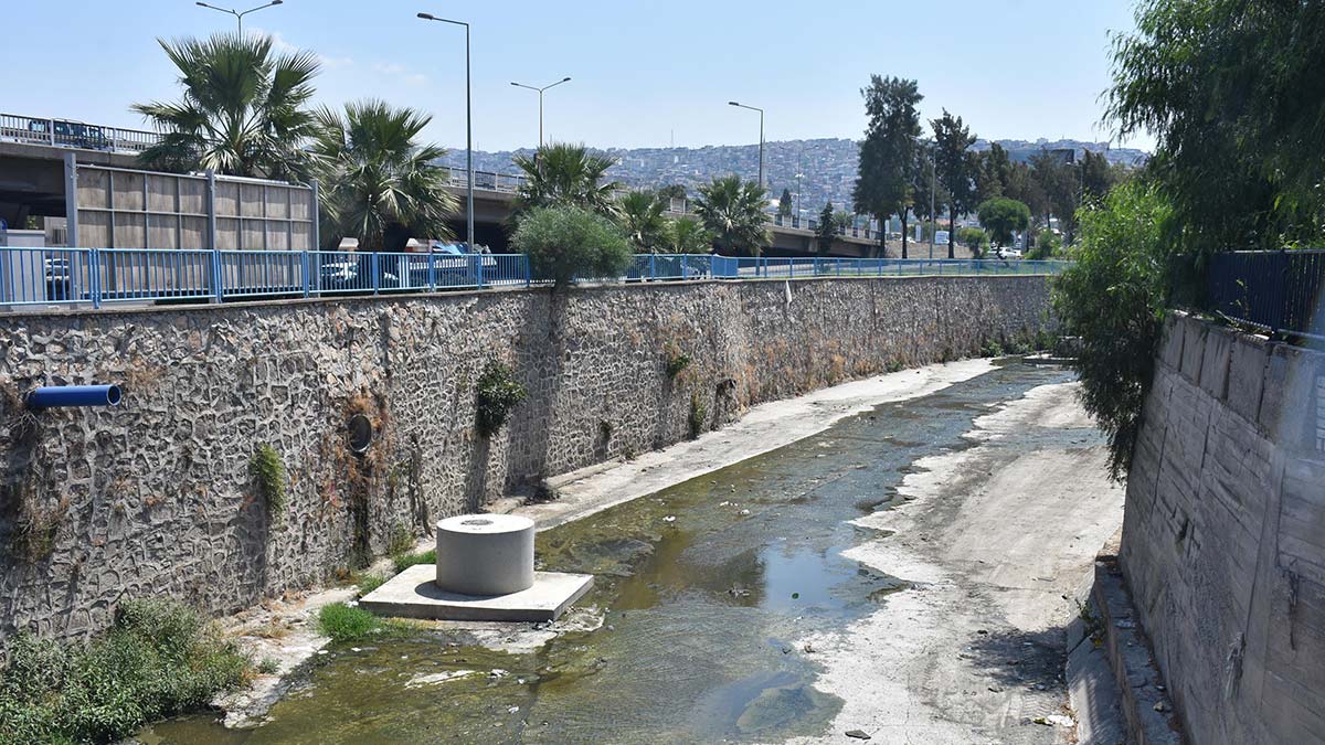 Kuraklık, İzmir'de kötü koku sorununu artırdı