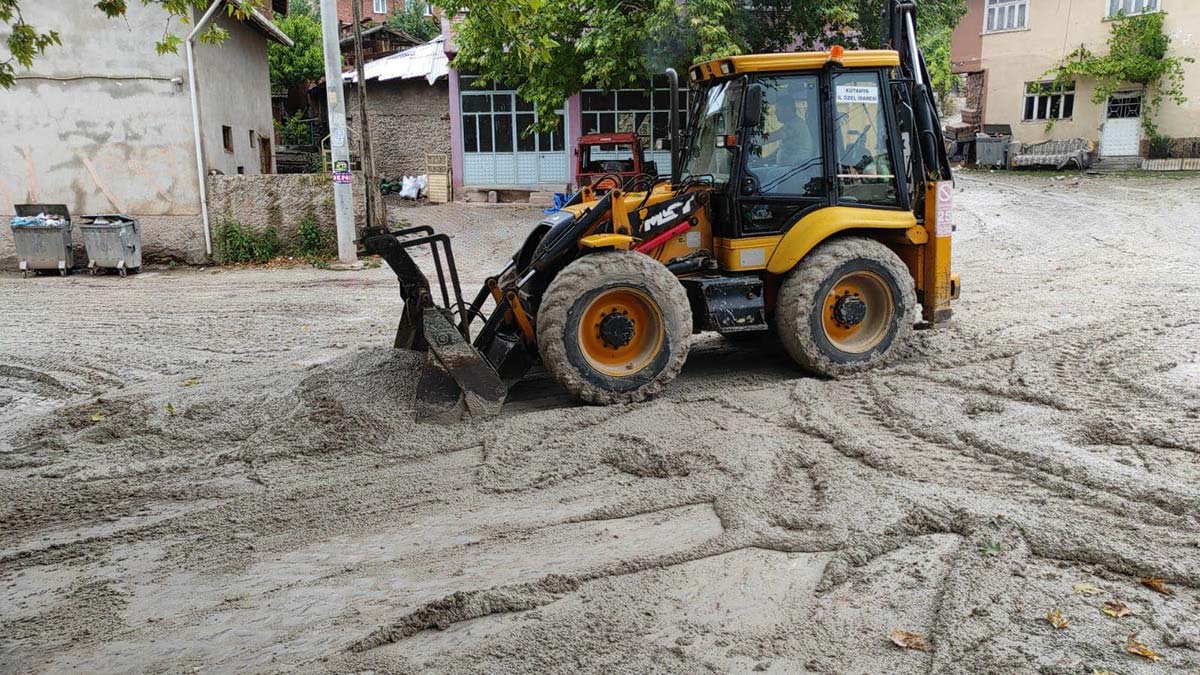 Kütahya'da sağanak etkili oldu