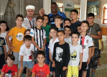 Mame Thiam, minik hayranlarıyla bir araya geldi
