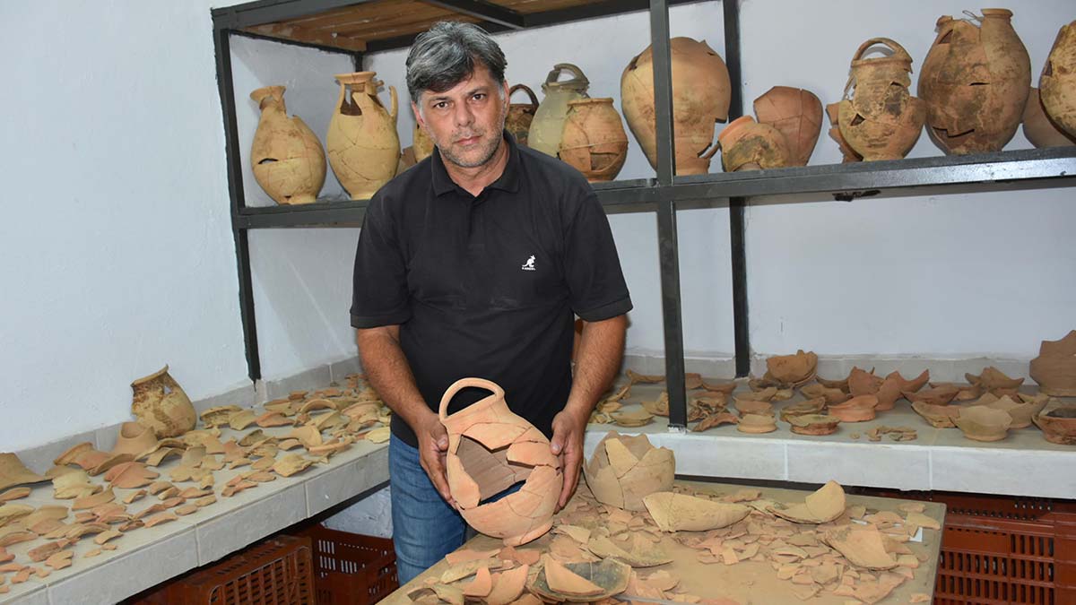 Metropolis'te 150 amfora ve su testisi bulundu