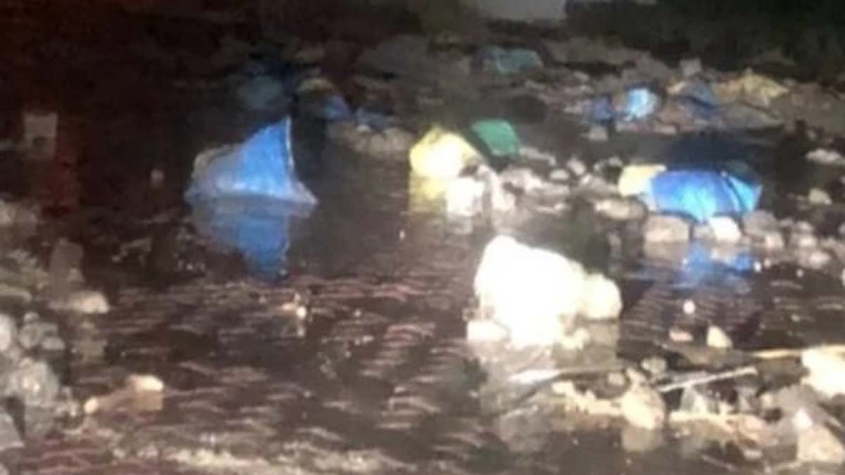 Mudurnu'da sağanak; yollara kaya parçaları düştü