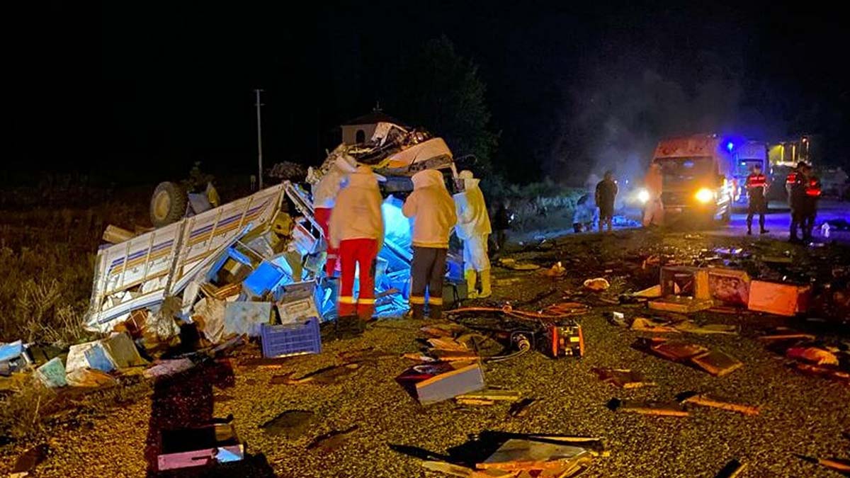 Muğla'da hatalı sollama kazası: 5 ölü, 2 yaralı