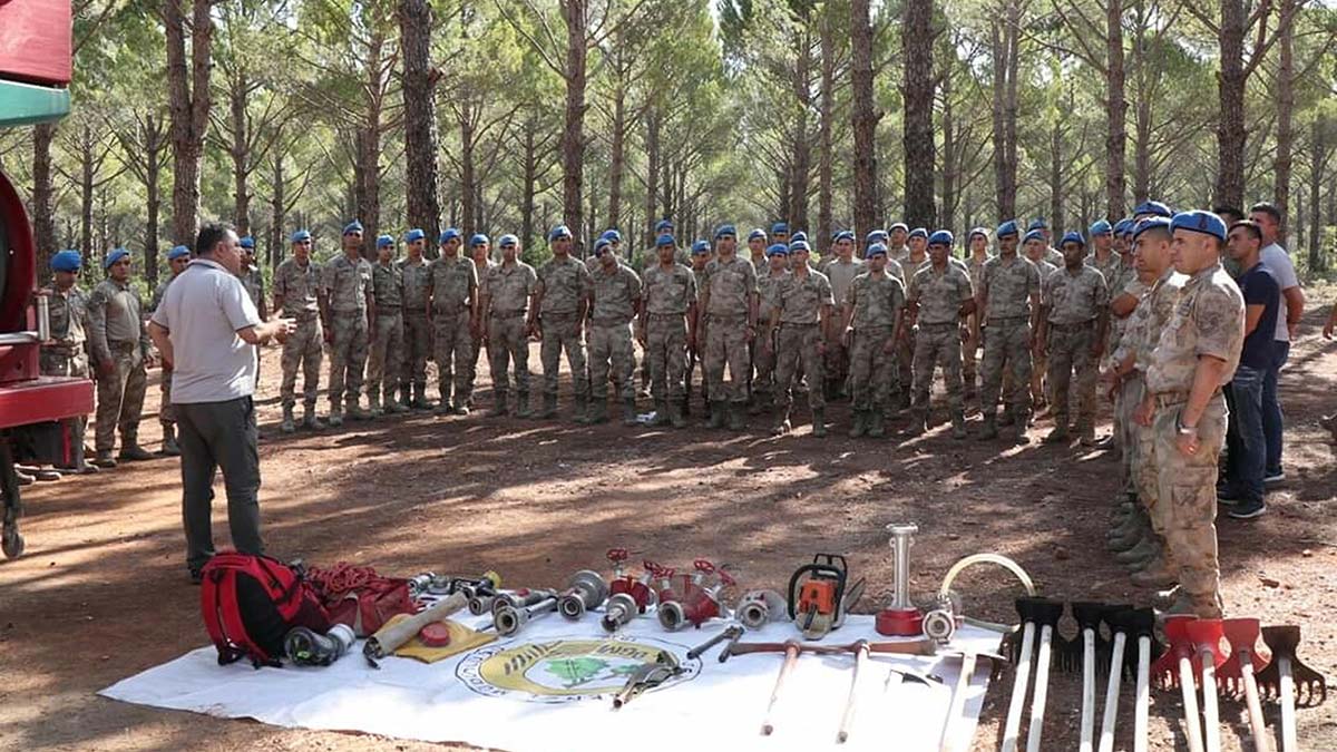 Muğla'da komandolara yangın eğitimi