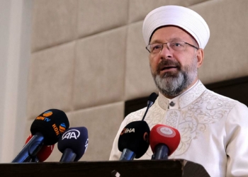 Müslümanların her biri bir yana dağılmış vaziyette