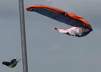 Okul müdürü yamaç paraşütü yaparken öldü