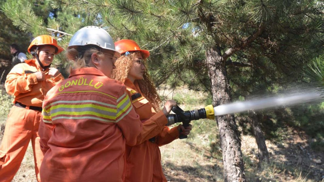 Orman yangını gönüllülerine eğitim