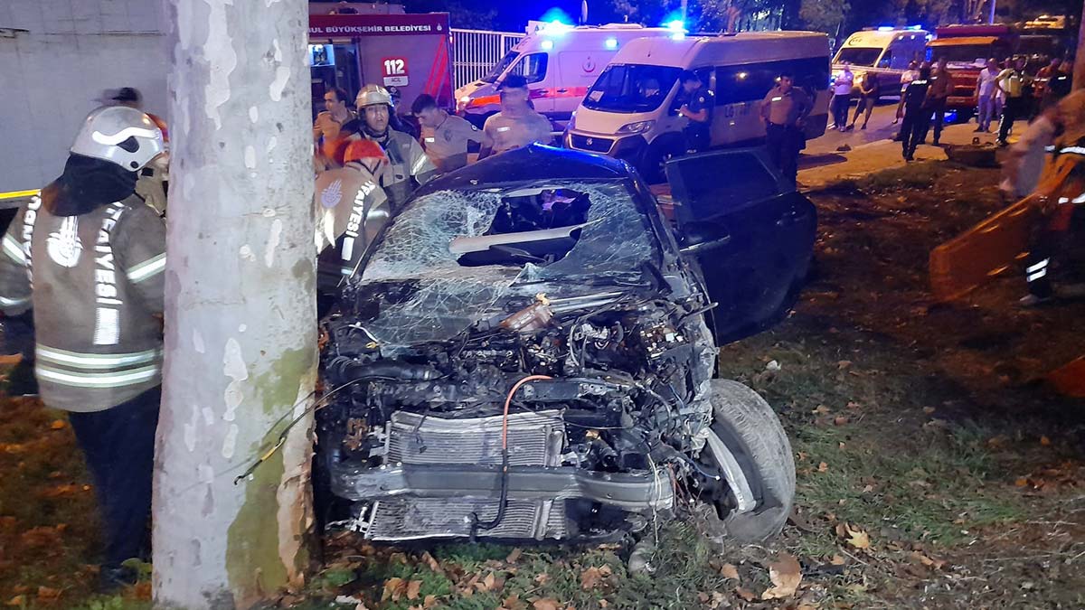 Otomobil ağaçlık alana uçtu: 5 ölü, 1 yaralı