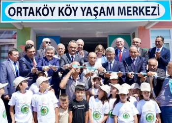 Özer, Köy Yaşam Merkezi'nin açılışına katıldı