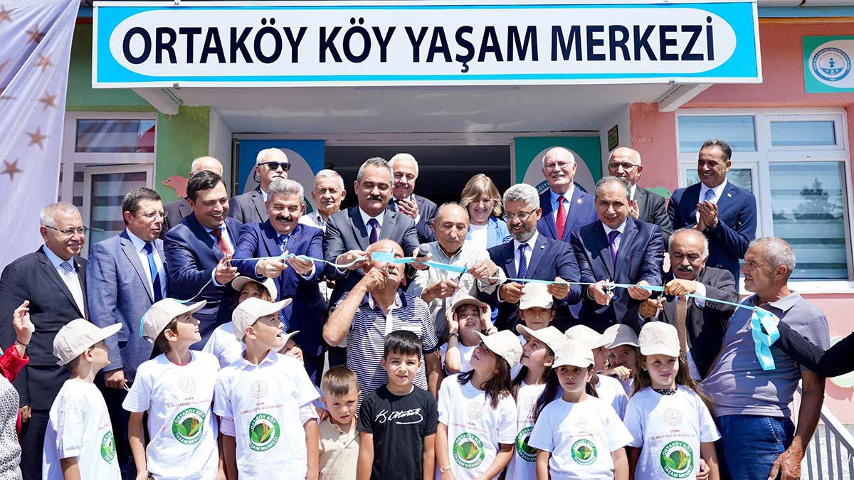 Özer, Köy Yaşam Merkezi'nin açılışına katıldı