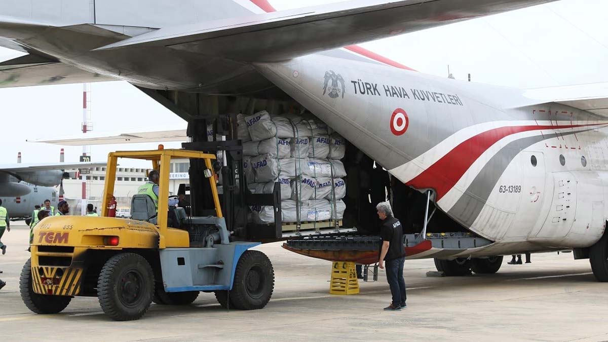 Pakistan'a insani yardımların 2'nci kısmı ulaştı