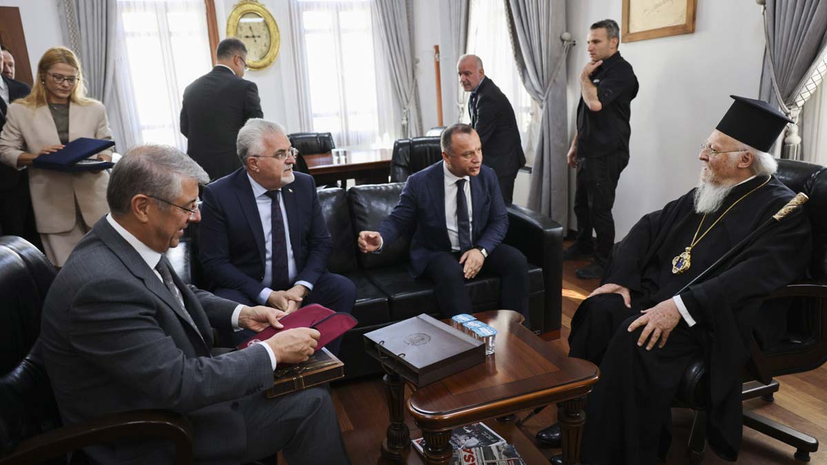 Patrik Bartholomeos'tan itfaiyeye teşekkür