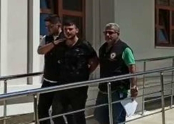 Polise çarpıp kaçtı, alkollü olduğunu söyledi