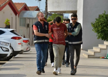 Pompalı tüfekle 3 polisi yaraladı