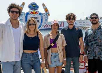 Red Bull Uçuş Günü'nde ünlü geçidi yaşandı