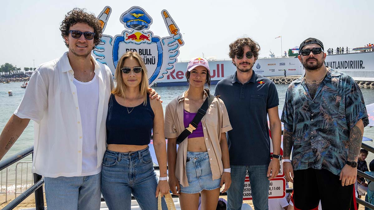 Red Bull Uçuş Günü'nde ünlü geçidi yaşandı