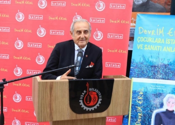 Ressam Devrim Erbil, Uşak'ta sevenleriyle buluştu