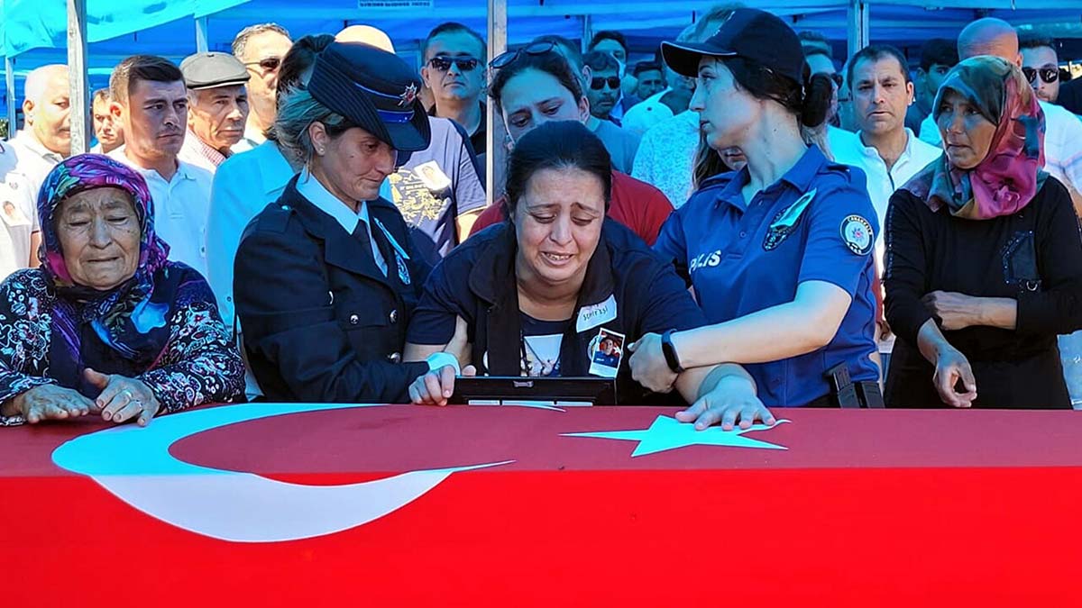 Şehit polis Yahya Ergin son yolculuğa uğurlandı