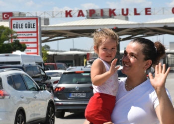 Sınır kapılarından 1 milyon 872 bin kişi geldi