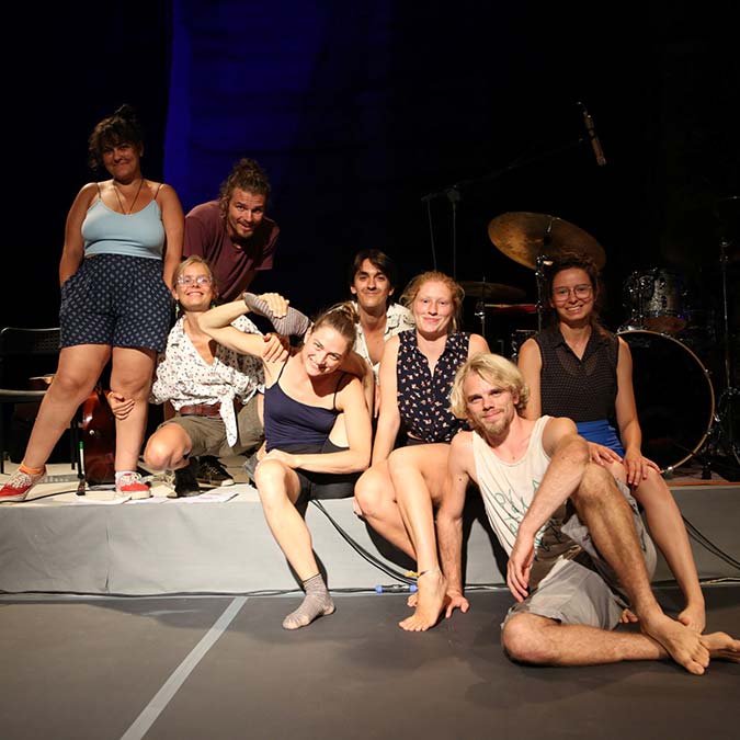 Bosfor Turizm ana sponsorluğuyla devam eden 19. Uluslararası Gümüşlük Müzik Festivali’nin sahnesinde, Codarts Circus Arts’ın sergilediği ‘Bir Çekirgenin Rüyası’ adlı sirk gösterisi vardı…