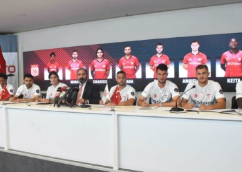 Sivasspor'un yeni transferleri için imza töreni