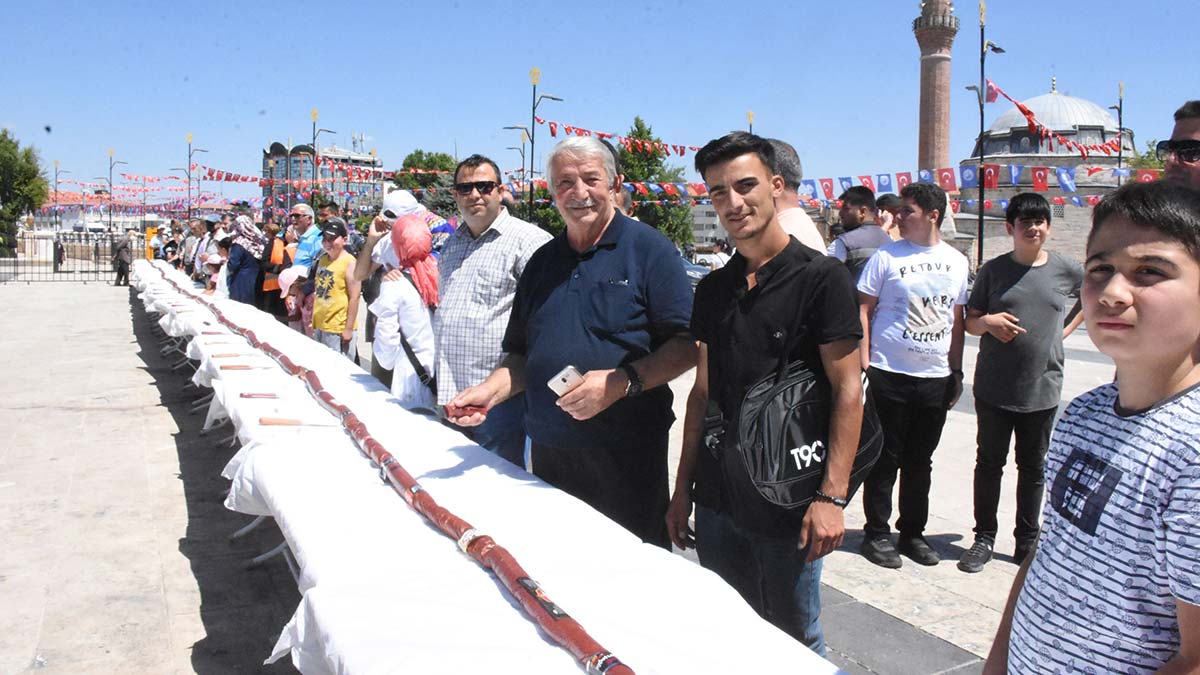 Sivas'ta 58 metrelik sucuk ikramı