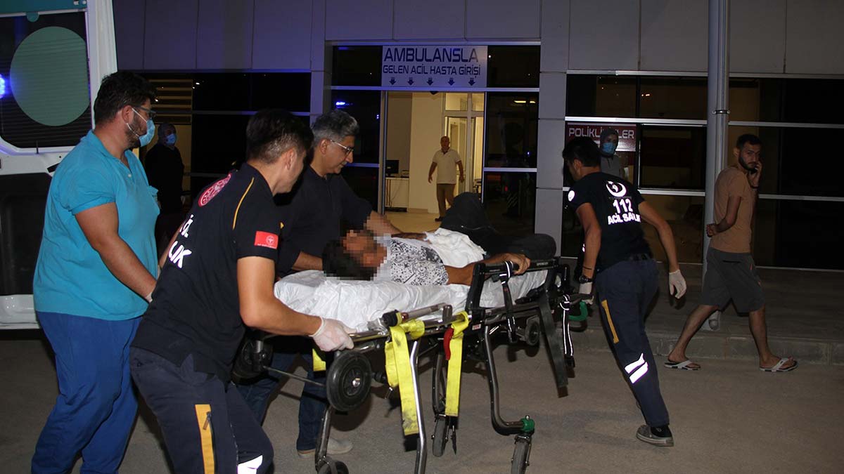 Sokak düğününde bıçak ve sopalı kavga; 11 yaralı