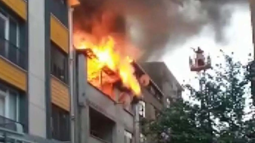 Sultangazi'de metruk binada yangın