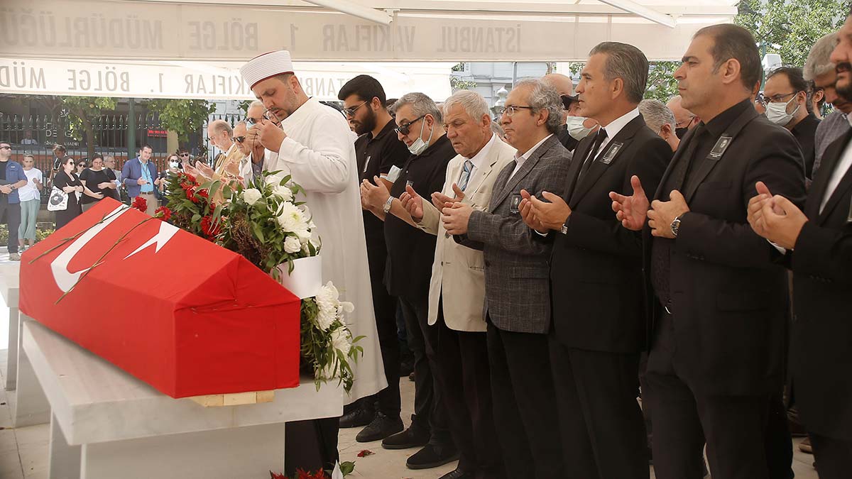 TESEV Başkanı Aydın Uğur defnedildi