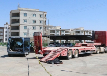 TIR'ın yükleme rampası altında kalan usta öldü