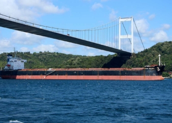 Tahıl yüklü 'Star Helena' Boğaz'dan geçti