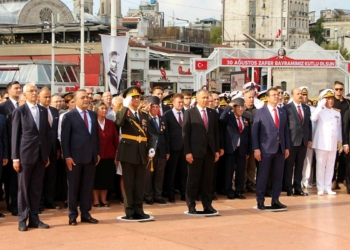 Taksim'de 30 Ağustos Zafer Bayramı töreni
