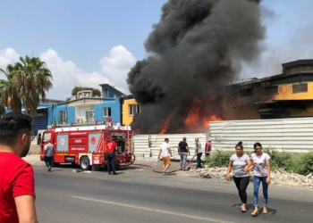 Tarsus'ta geri dönüşüm tesisinde yangın