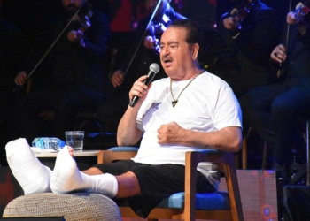 Tatlıses tekerlekli sandalye ile konser verdi