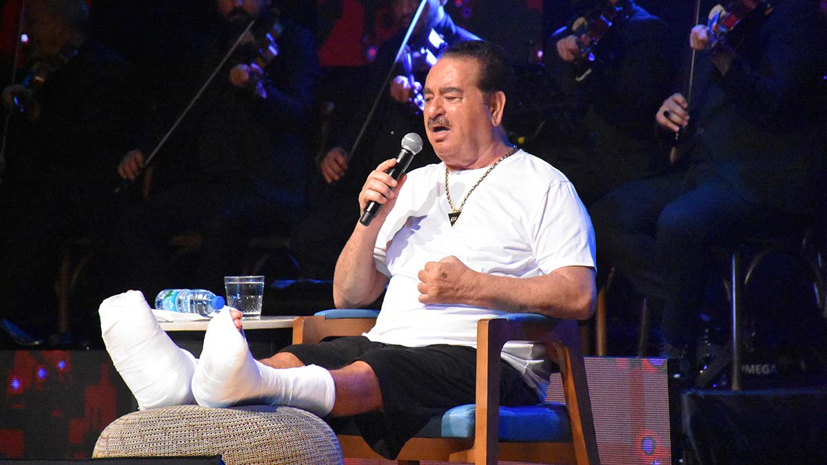 Tatlıses tekerlekli sandalye ile konser verdi