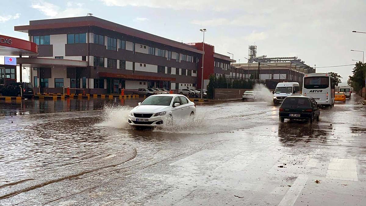 Tekirdağ'da sağanak etkili oldu