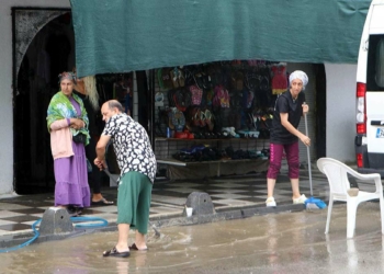 Tekirdağ'da sağanak; ev ve iş yerlerini su bastı