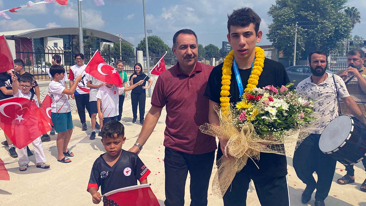 Tekvandocu Furkan Münir'e memleketinde karşılama